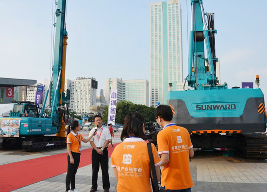 到“海博会”邂逅皇家国际智能“两挖”精品