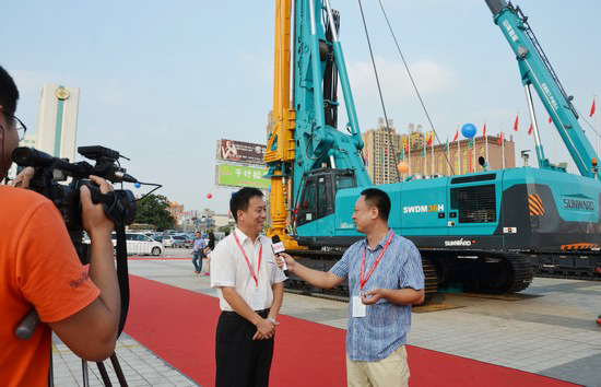 到“海博会”邂逅皇家国际智能“两挖”精品