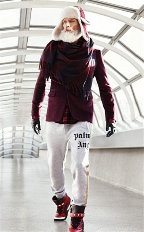 320名圣诞老人集体冲浪？八一八圣诞节奇闻趣事