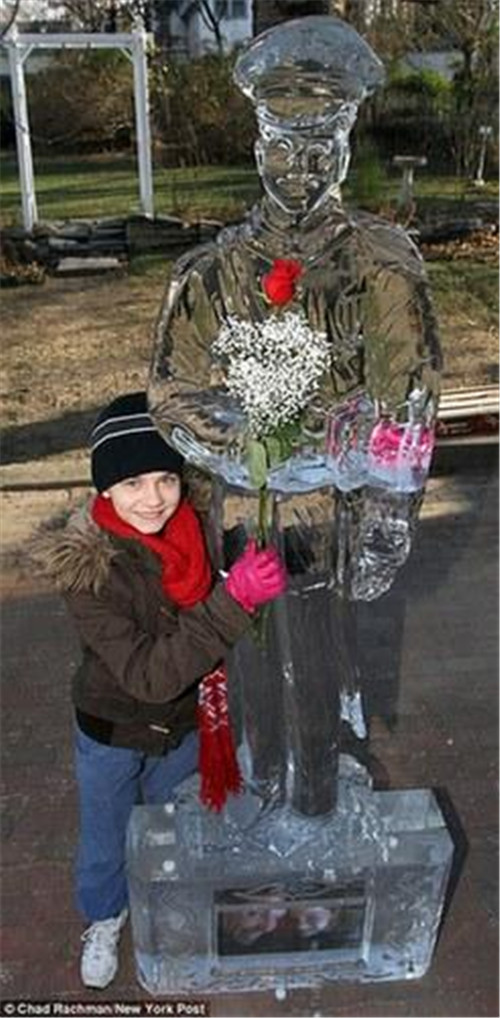 320名圣诞老人集体冲浪？八一八圣诞节奇闻趣事