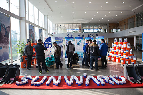 逆市可为！皇家国际智能挖掘机首场展销会美满收官