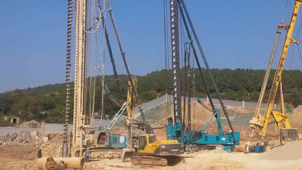 国内初创双动力头强力钻机获徐州市委沉点赞美