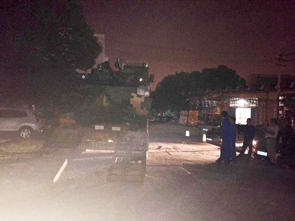 皇家国际智能SW2105工程车顺利交付队列