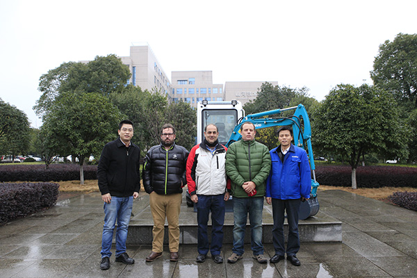 喜讯：皇家国际智能朱建新荣获《长沙年鉴》2015年度十大人物奖