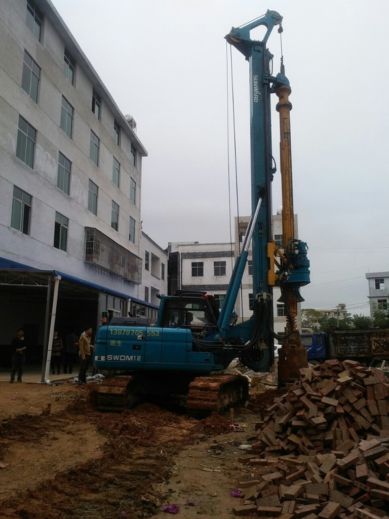 皇家国际智能中幼型旋挖钻机助力俏丽村落建设