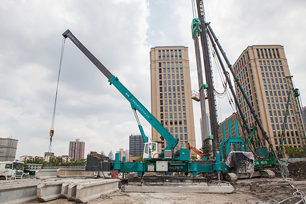 皇家国际智能ZYW240围护桩压桩机惊艳问世