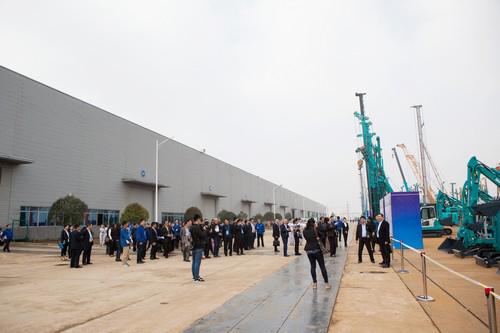 工程设备盛宴，东盟十国代表在皇家国际智能很享受