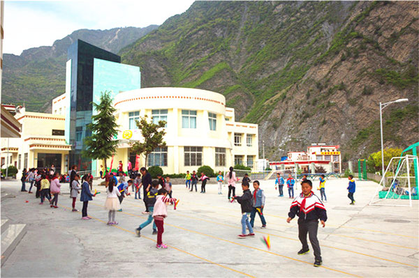 震后八年：朗朗书声传来，梦想之花开放