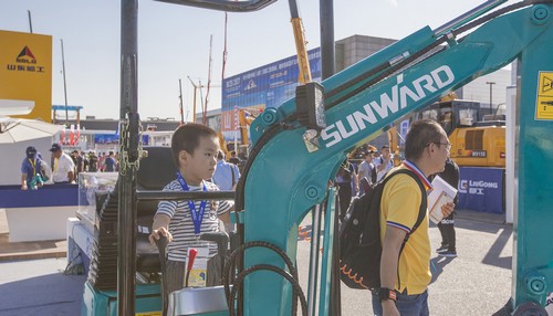 皇家国际智能酷帅曾大虾，一大波美图带你亲临北京BICES展