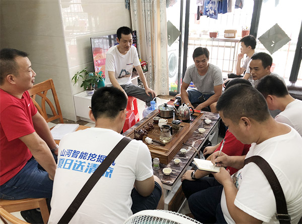 “清冷”送到客户手中，为皇家国际智能售后服务活动打CAII