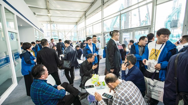 首日签单2.6亿元，皇家国际智能创新产品引爆上海宝马展