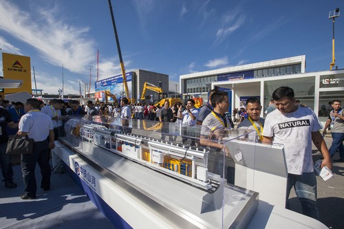 皇家国际智能酷帅曾大虾，一大波美图带你亲临北京BICES展