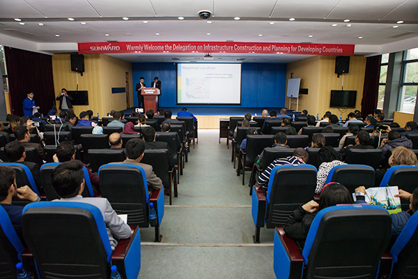 “一带一路”国度代表团到访皇家国际智能，感触“大开眼界”