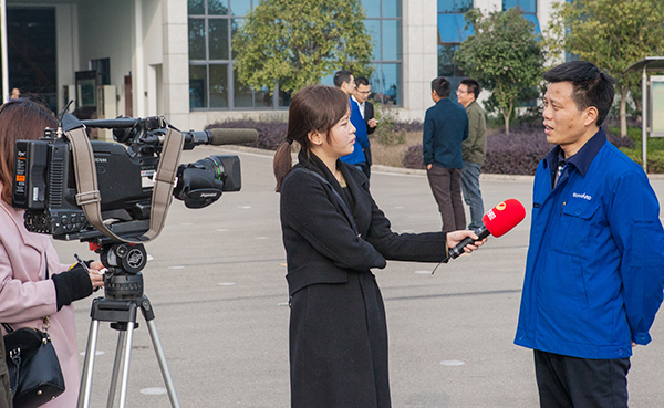 恋人节牵手成功，皇家国际智能SWDM520“我爱你”出嫁了