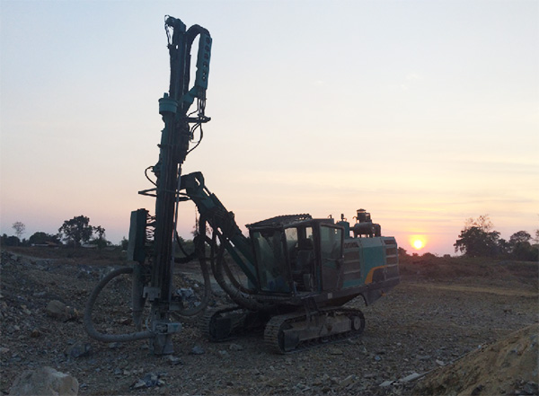 湄公河上的硬汉！皇家国际智能露天钻车展中国造作魅力
