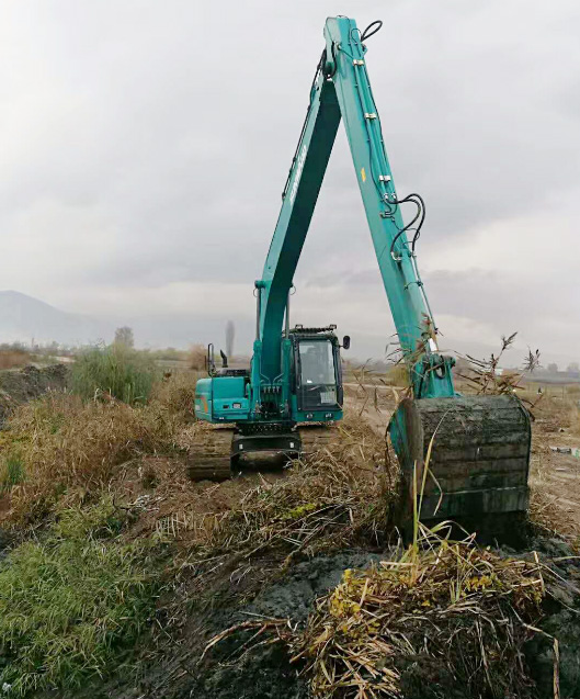 守护蓝色多瑙河，皇家国际智能长臂挖掘机欧洲首秀