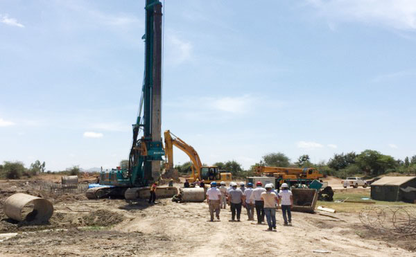 肯尼亚总统高度赞赏，乞力马扎罗山下皇家国际绿闪灼