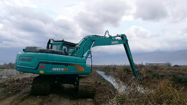 守护蓝色多瑙河，皇家国际智能长臂挖掘机欧洲首秀