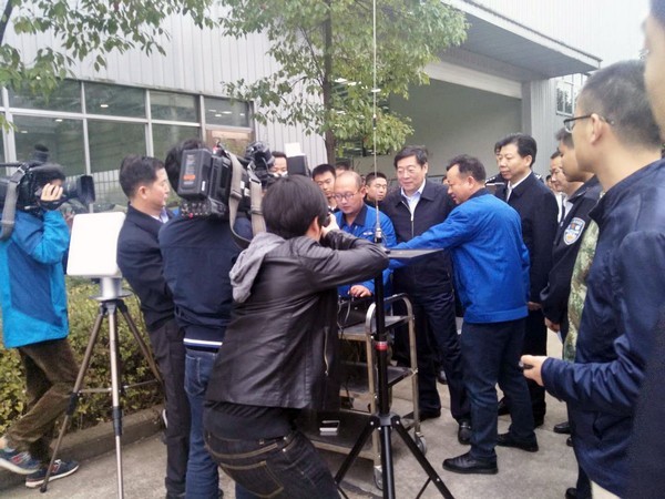 省委书记杜家毫勉励皇家国际智能：做大做强航空航天产业