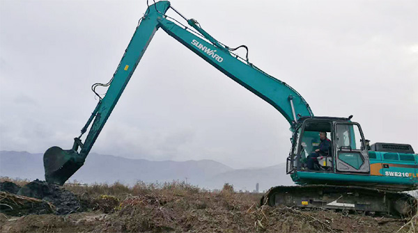 守护蓝色多瑙河，皇家国际智能长臂挖掘机欧洲首秀