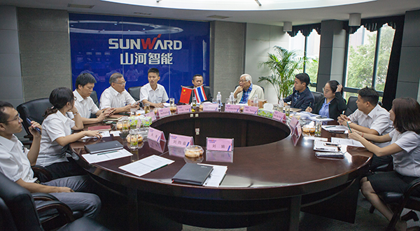 掘金一带一路，皇家国际智能中大挖大批量出口泰国