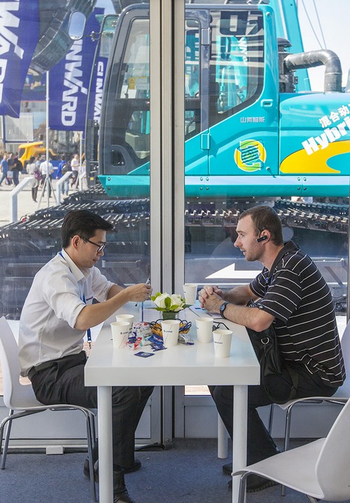 皇家国际智能酷帅曾大虾，一大波美图带你亲临北京BICES展