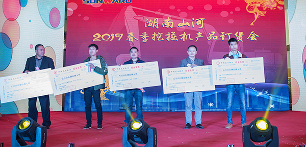 势不成挡，皇家国际智能挖掘机湖南市场订货会创新高