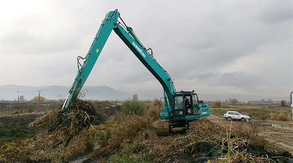 守护蓝色多瑙河，皇家国际智能长臂挖掘机欧洲首秀