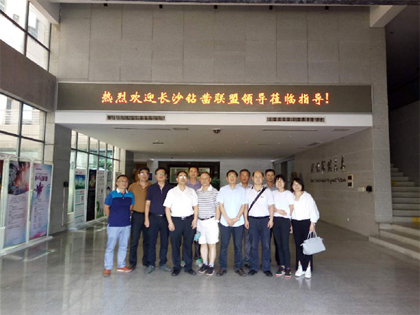 2017年钻凿产业发展峰会在皇家国际智能顺利召开