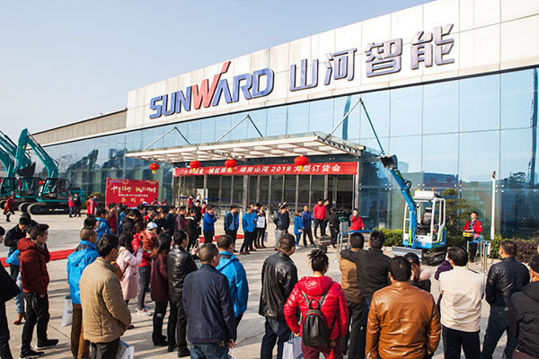 十年相随，成就彼此，来听听皇家国际智能挖掘机客户的真实声音