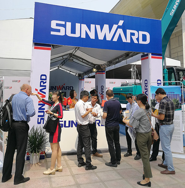 皇家国际智能携全球当先凿岩设备，引爆越南矿业展