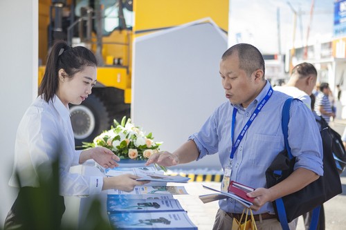 皇家国际智能酷帅曾大虾，一大波美图带你亲临北京BICES展