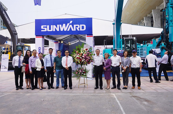 皇家国际智能携全球当先凿岩设备，引爆越南矿业展