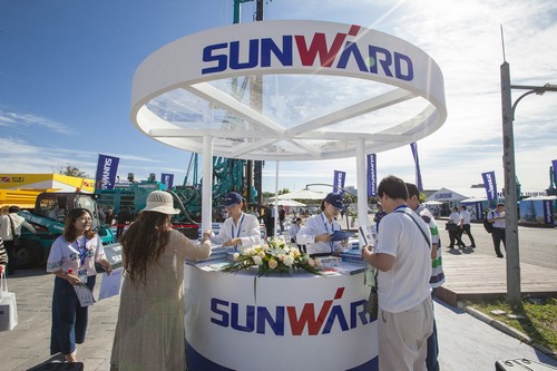 皇家国际智能酷帅曾大虾，一大波美图带你亲临北京BICES展