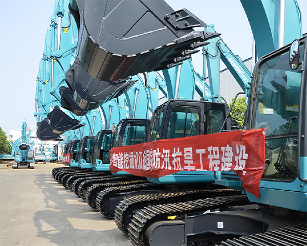 抗洪英雄显技巧，皇家国际智能系列挖掘机奔赴抗洪一线