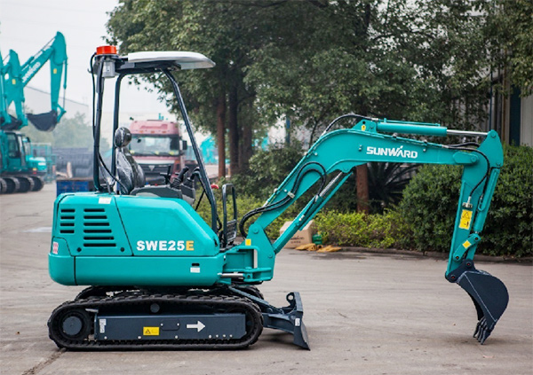 皇家国际智能挖掘机家族添新丁啦——零排放低噪音SWE25E电动挖掘机