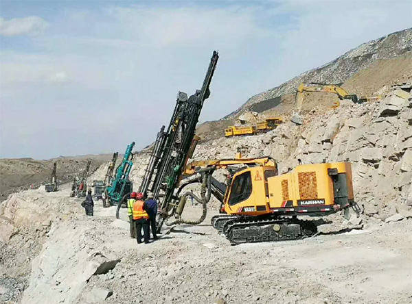 PK国际当先品牌，皇家国际智能露天液压钻车再交美满答卷