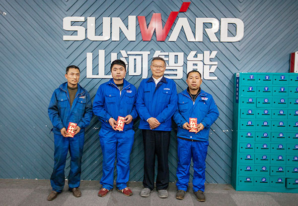 温暖！皇家国际智能2017年春节慰问40名难题职工