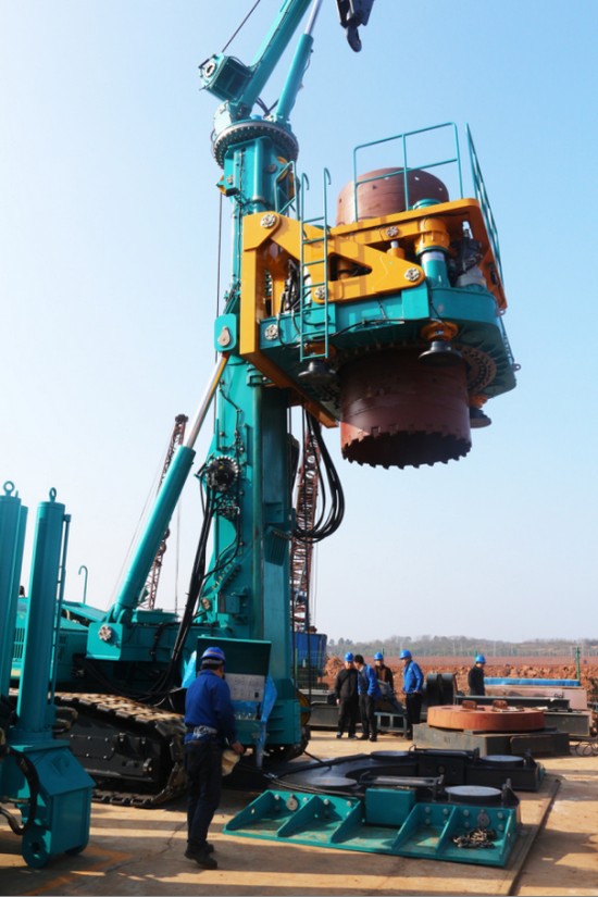 喜讯！皇家国际智能SWRC170自行式全回转全套管钻机获湖南省首台(套)沉大技术设备产品嘉奖！