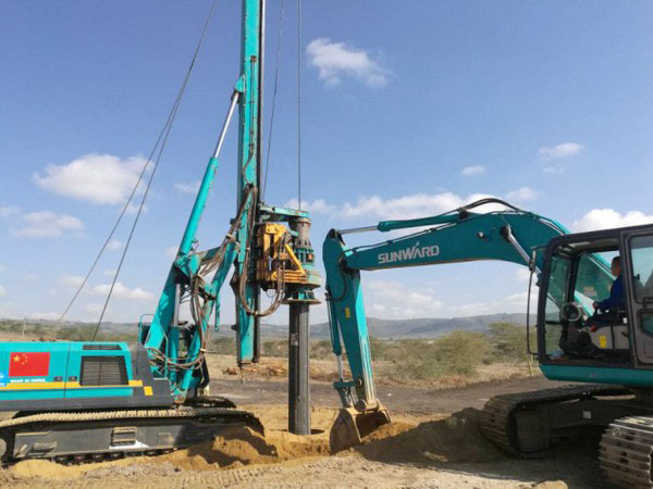 肯尼亚总统高度赞赏，乞力马扎罗山下皇家国际绿闪灼