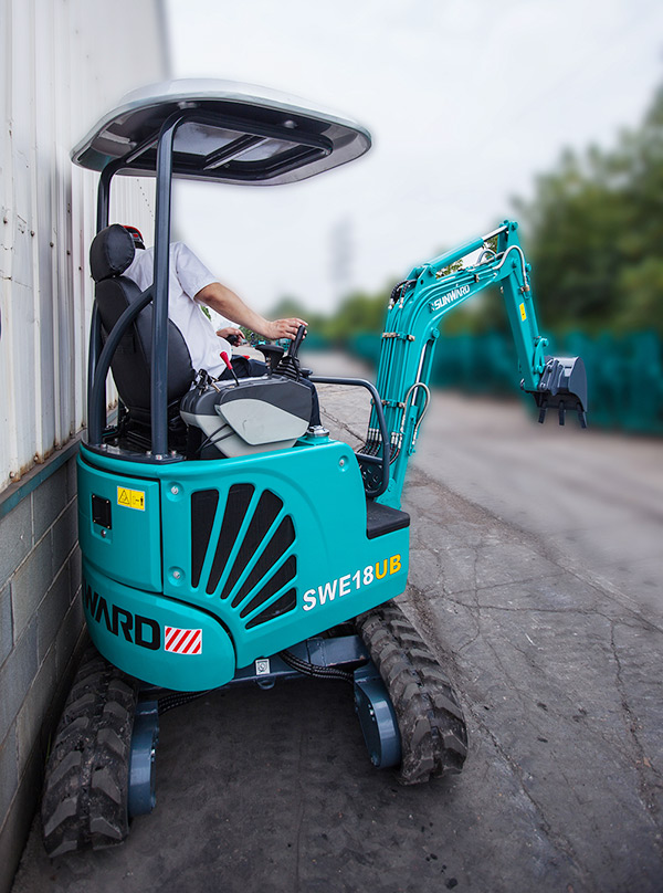 “C位”前途 14.5万元皇家国际智能微挖18UB等你开回家