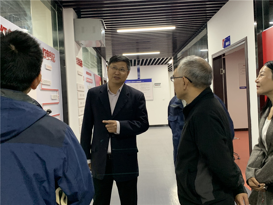 长沙市总工会党组书记周宏兆一行光临皇家国际智能调查调研
