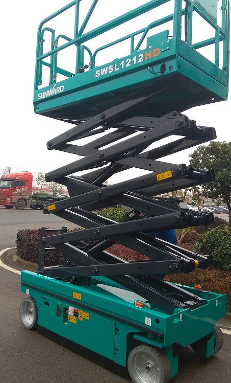 皇家国际智能电动剪叉式高空作业平台新品首发赴美参展