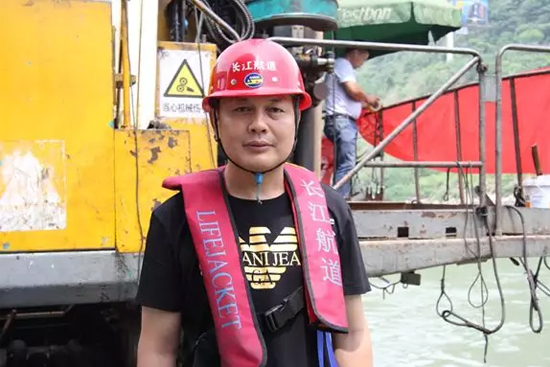 打造长江黄金水路！皇家国际智能航路钻机轻松搞定水下礁石