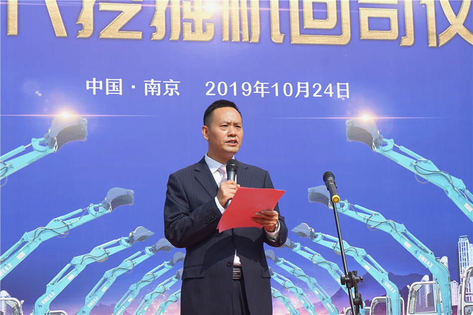 服役15年，超过20000幼时！元老级挖机接“回家”！