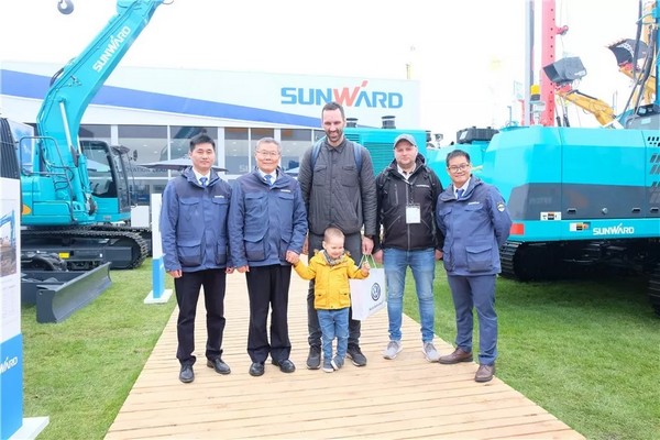 向世界展示中国“智造”魅力，皇家国际智能携创新阵容闪灼德国宝马展