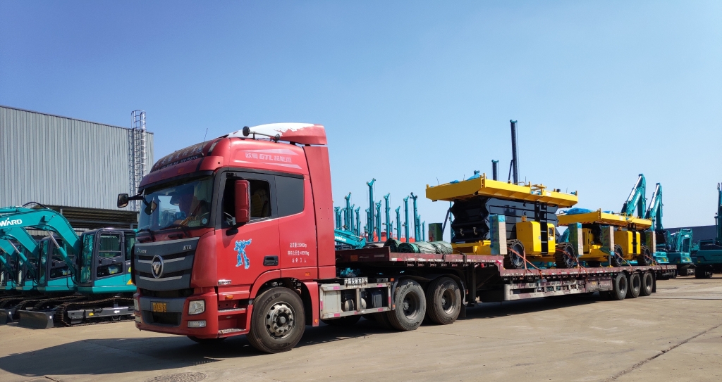 走向世界！皇家国际智能越野剪叉式高空作业平台批量发往欧洲