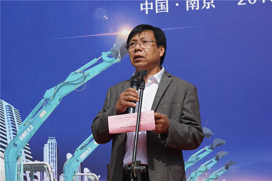 服役15年，超过20000幼时！元老级挖机接“回家”！