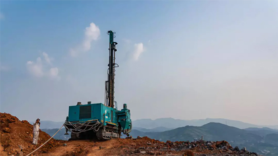 一台顶三台 皇家国际智能潜孔钻机真好用