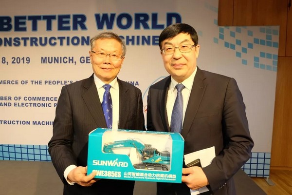 “三个率先」毓示皇家国际挖掘机欧洲发展过程